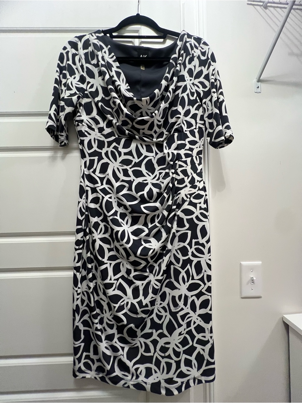 Women’s Anne Klein Dark Gray & White Short Sleeve Faux Wrap Dress-size M